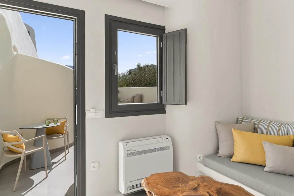 JUNIOR SUITE WITH JACUZZI Room, Aeon Suites by Mr and Mrs White, Santorini