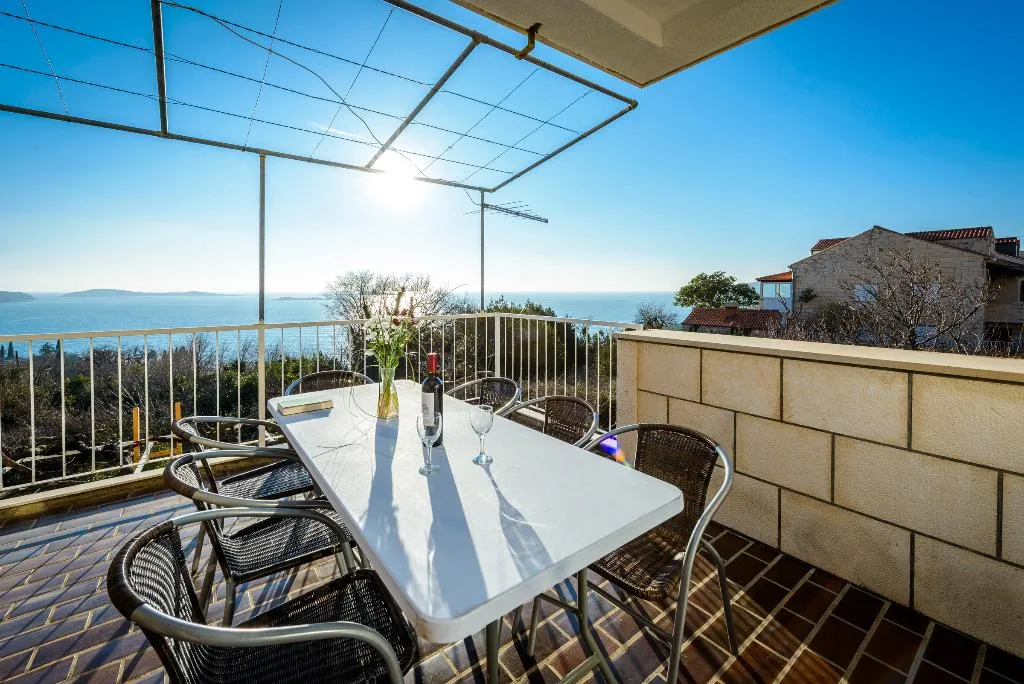 APARTMENT SEA VIEW WITH TERRACE Room, Apartments Matusko, Dubrovnik