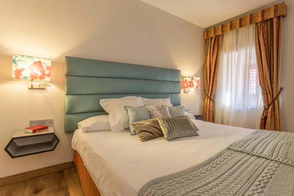 Room, Izan Trujillo, Madrid