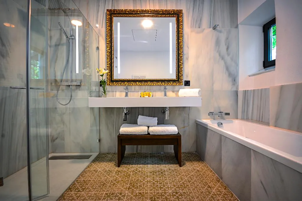 DOUBLE DELUXE ONE BED Room, Legado Alcazar, Seville