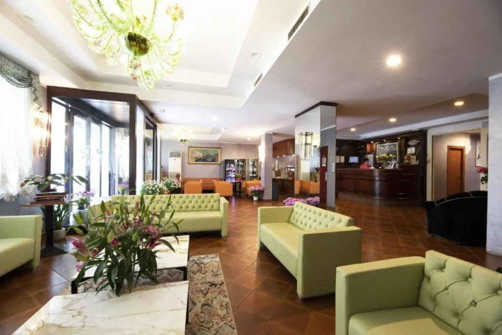 Lobby, Vienna, Venice