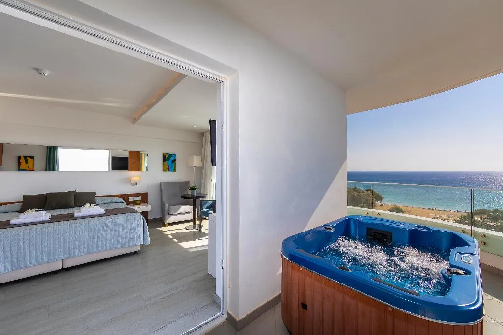 Double or Twin DELUXE WITH JACUZZI Room, Melissi Beach Hotel & Spa, Cyprus