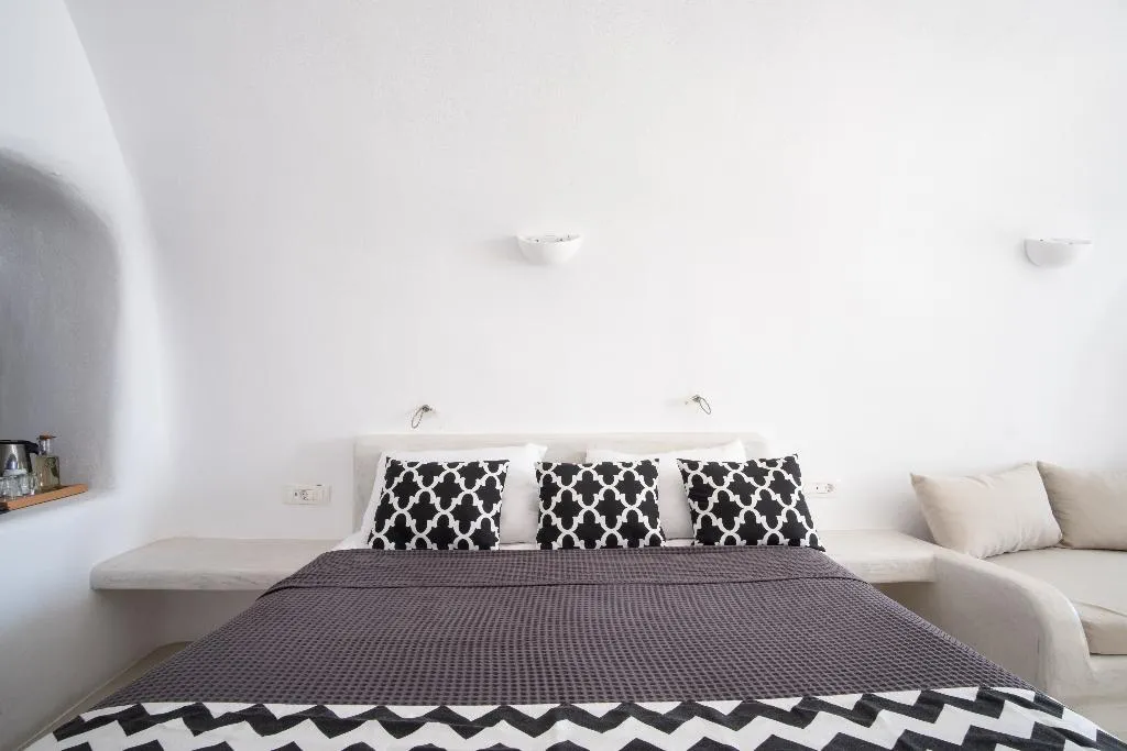 SUITE SUPERIOR WITH VIEWS Room, On The Cliff, Santorini