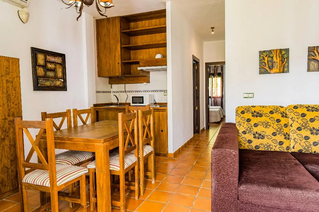 HOUSE TWO BEDROOMS Room, Los Veneros, Seville