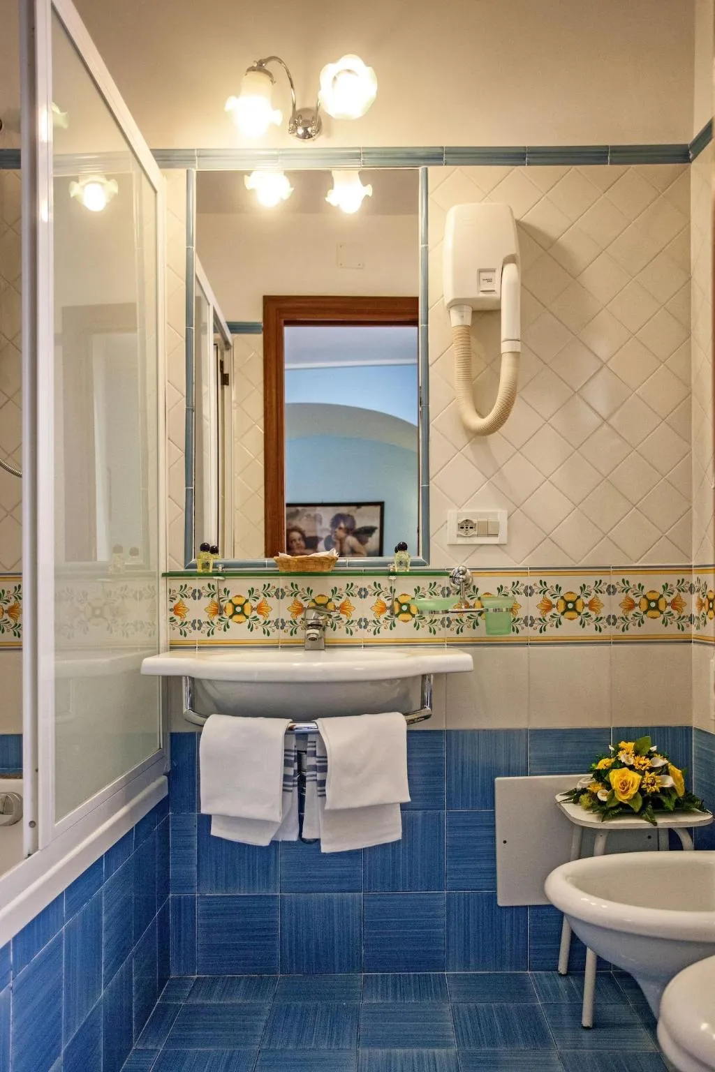 DOUBLE CLASSIC QUEEN BED Room, Amalfi, Naples