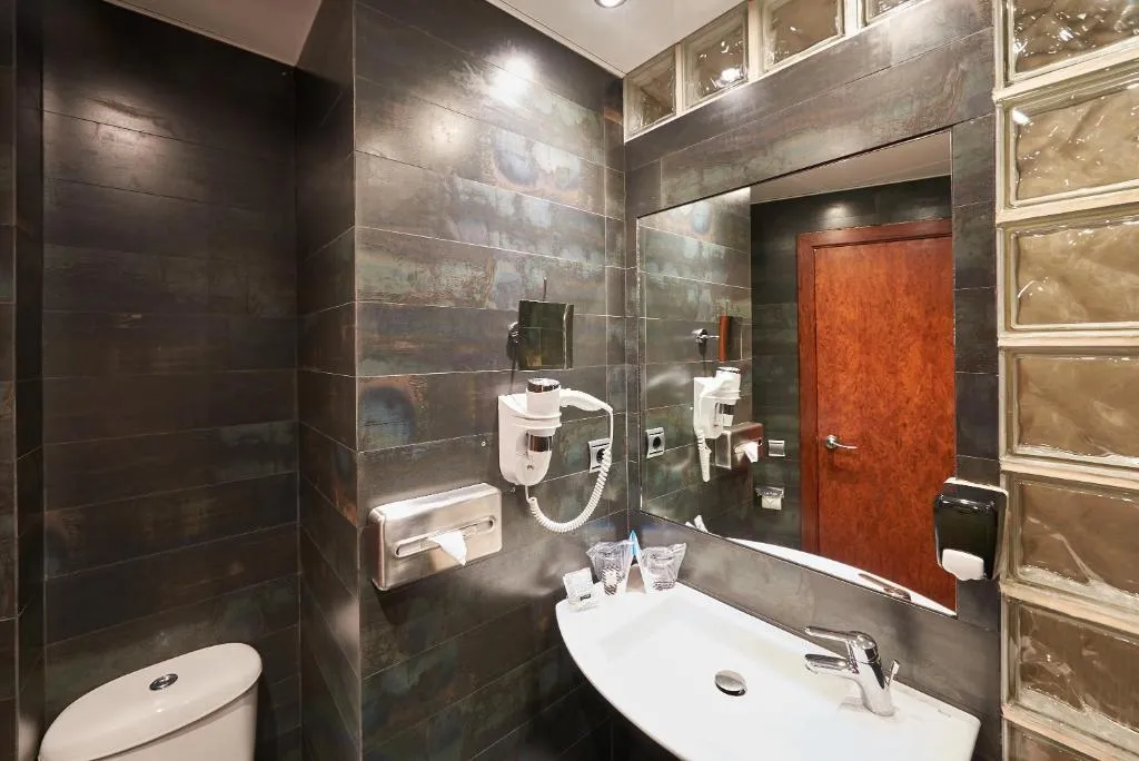 DOUBLE SINGLE USE STANDARD Room, Garbi Millenni, Barcelona