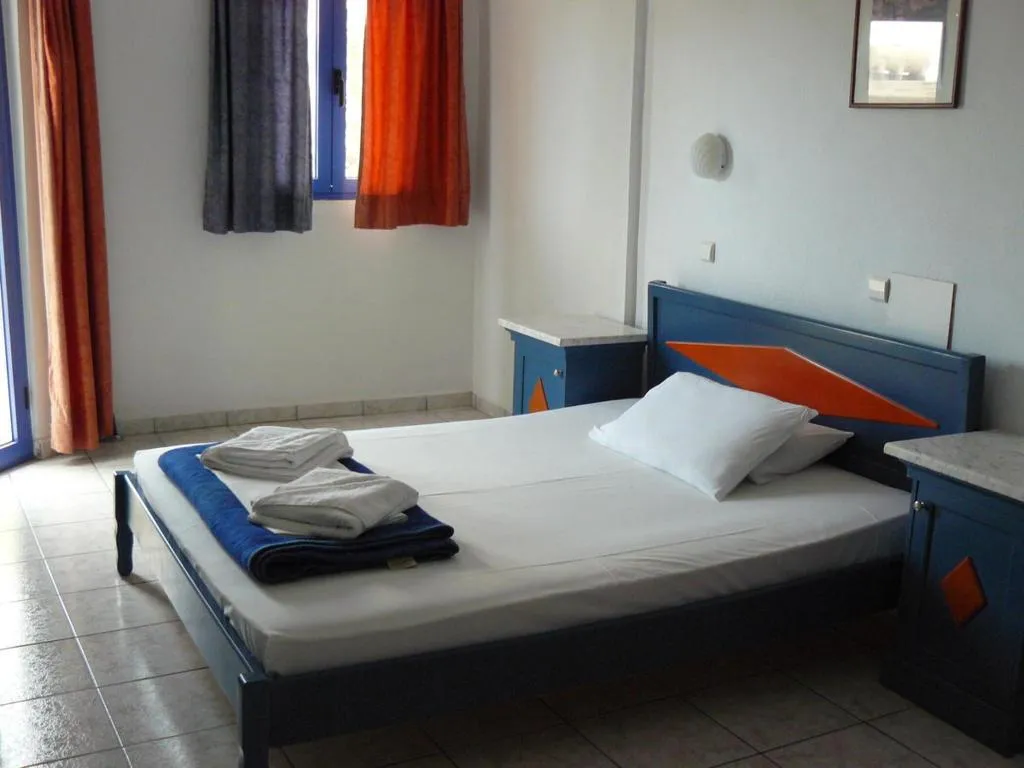 Room, Leonidas Studios & Apartments, Crete
