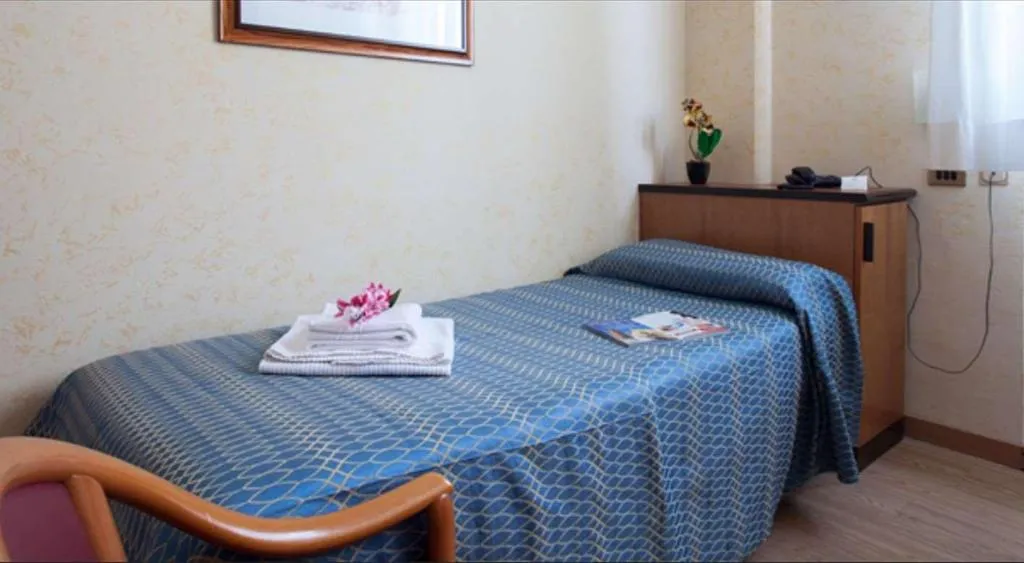 Room, Residence Lepontina, Milan