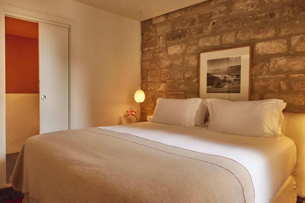 Room, Neri, Barcelona