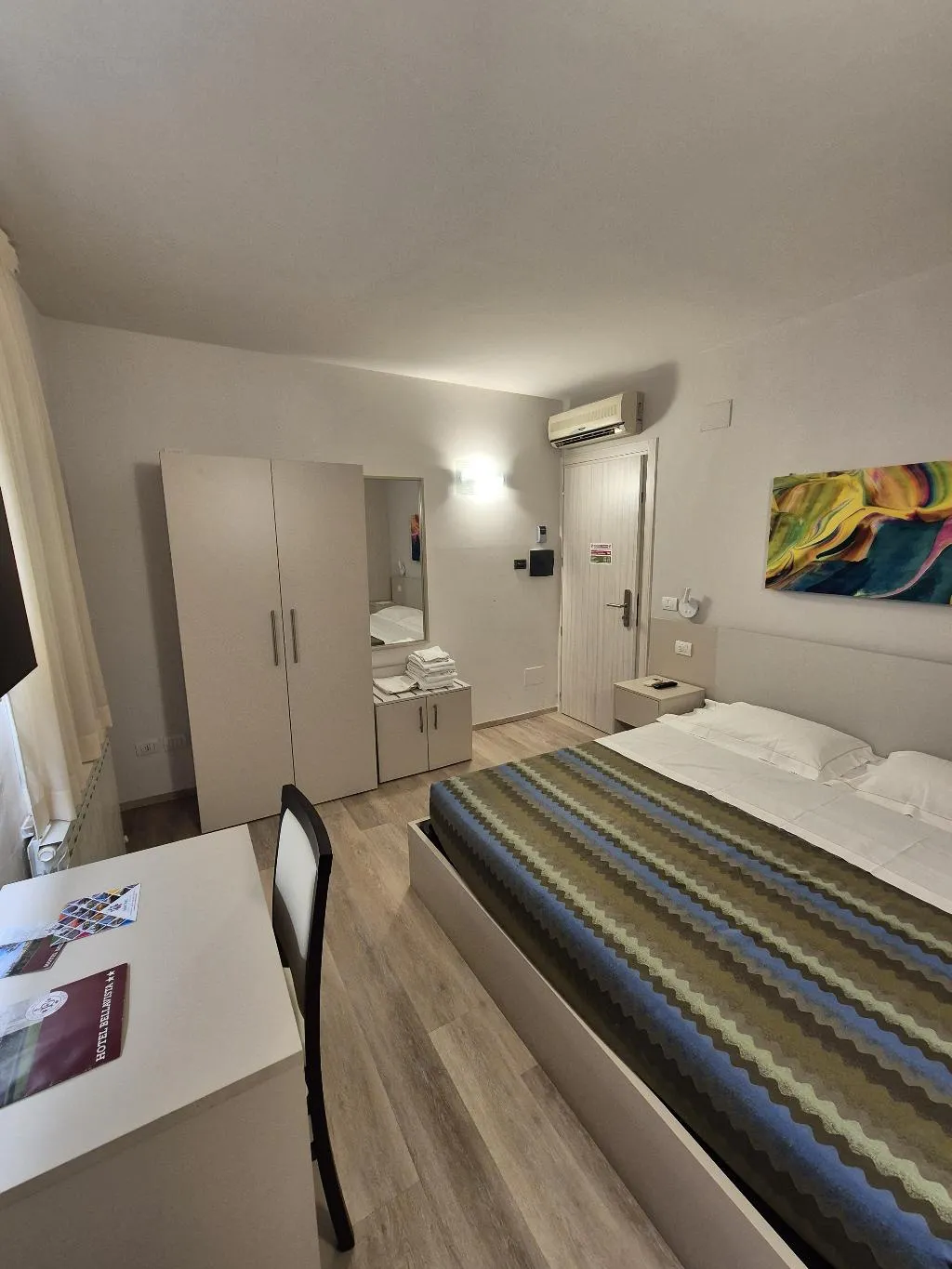 DOUBLE DELUXE ONE BED Room, Hotel Bellavista, Perugia