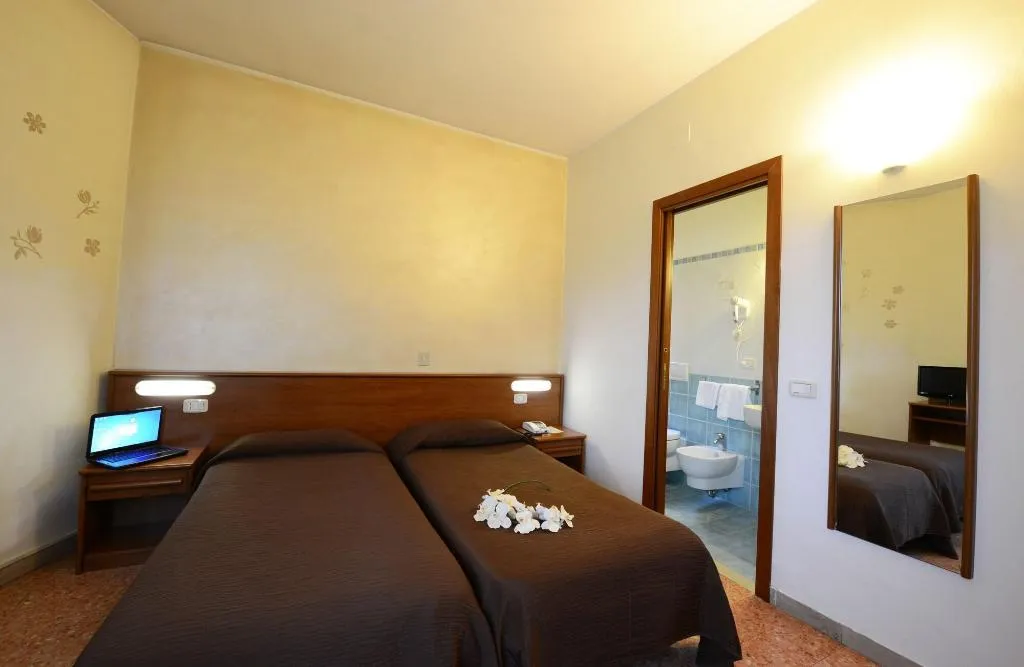 Room, Astor, Perugia