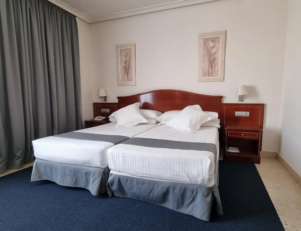 TRIPLE STANDARD Room, Gran Legazpi, Madrid