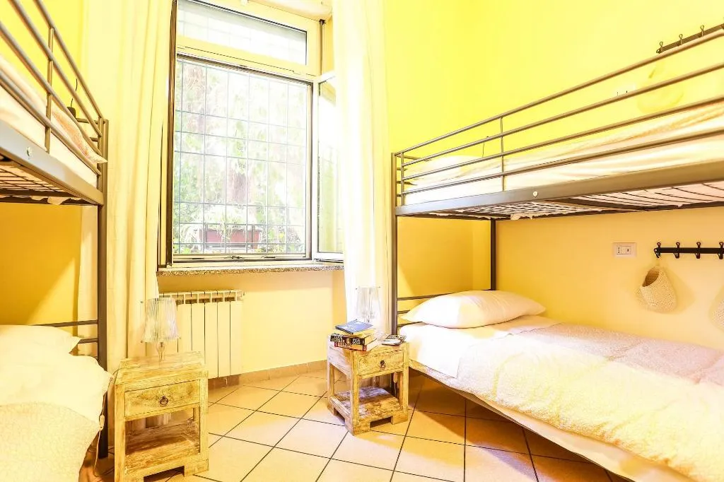 Room, The Beehive, Naples