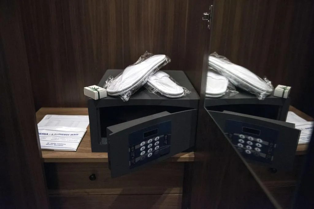 TWIN SUPERIOR Room, Antico Albergo del Sole al Pantheon, Rome
