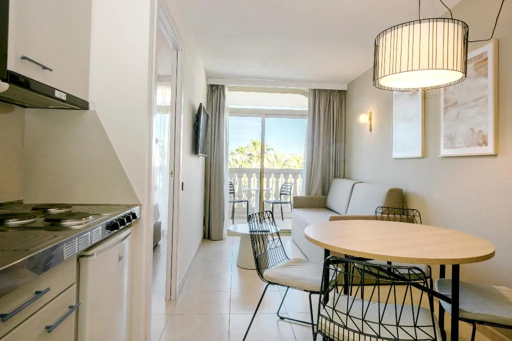 APARTMENT CAPACITY 4 Room, Ponient Dorada Palace by PortAventura World, Costa Dorada
