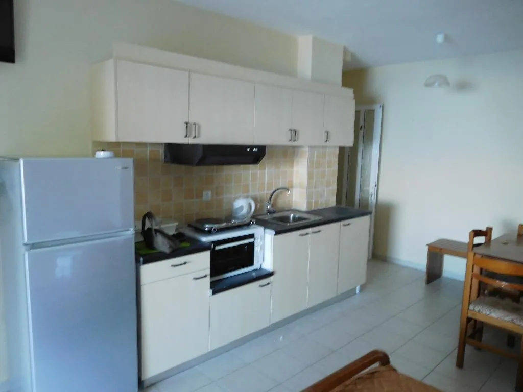 STUDIO CAPACITY 2 Room, Harbour View, Kalamata