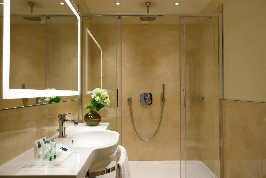 JUNIOR SUITE CLASSIC TWO DOUBLE BEDS Room, UNA HOTELS Century Milano, Milan