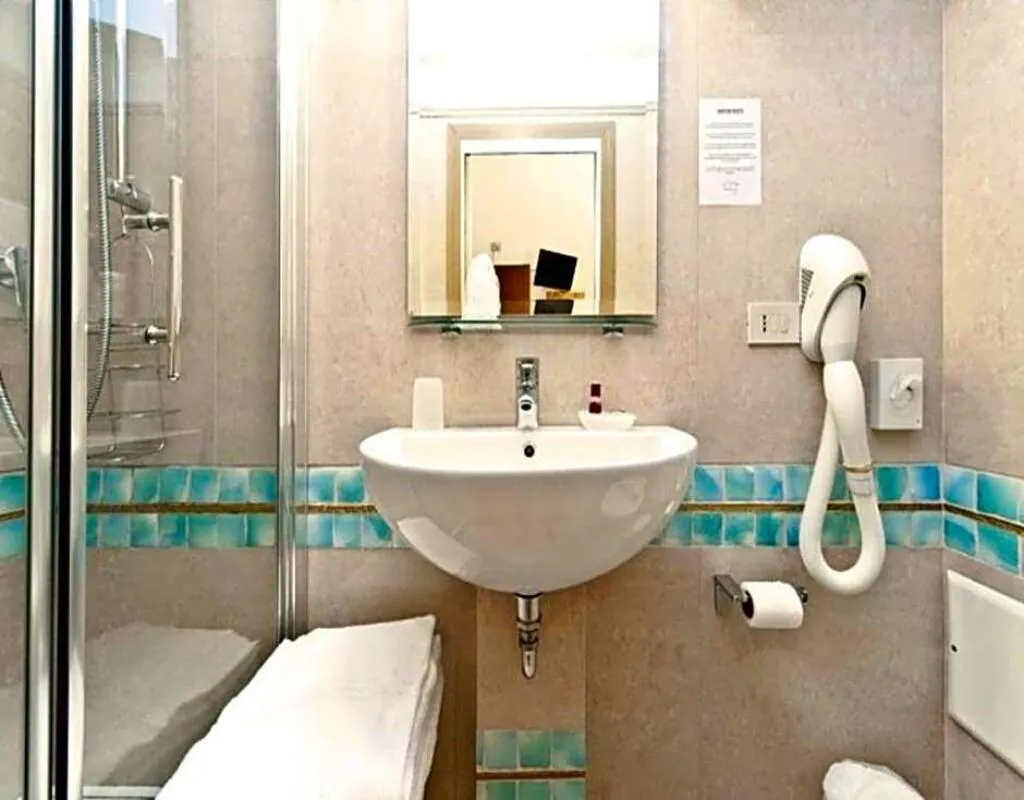 DOUBLE DELUXE CANAL VIEW Room, Alla Fava, Venice
