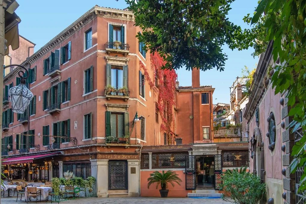 General view, La Fenice et des Artistes, Venice