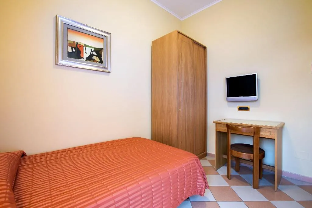 Room, Grand Hotel Moon Valley, Naples