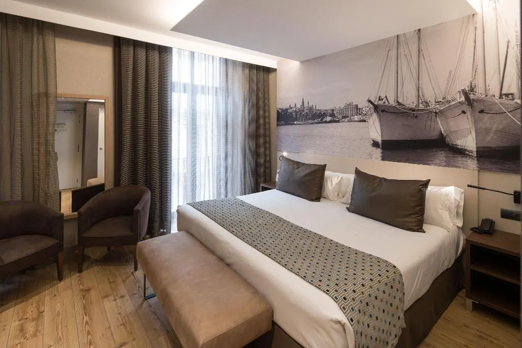 TRIPLE STANDARD Room, Catalonia Born, Barcelona