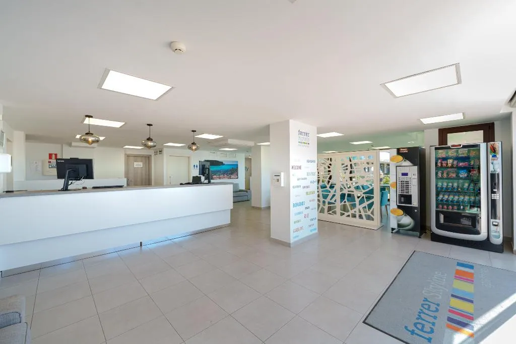 Lobby, Caprice Skyline Aparthotel, Menorca