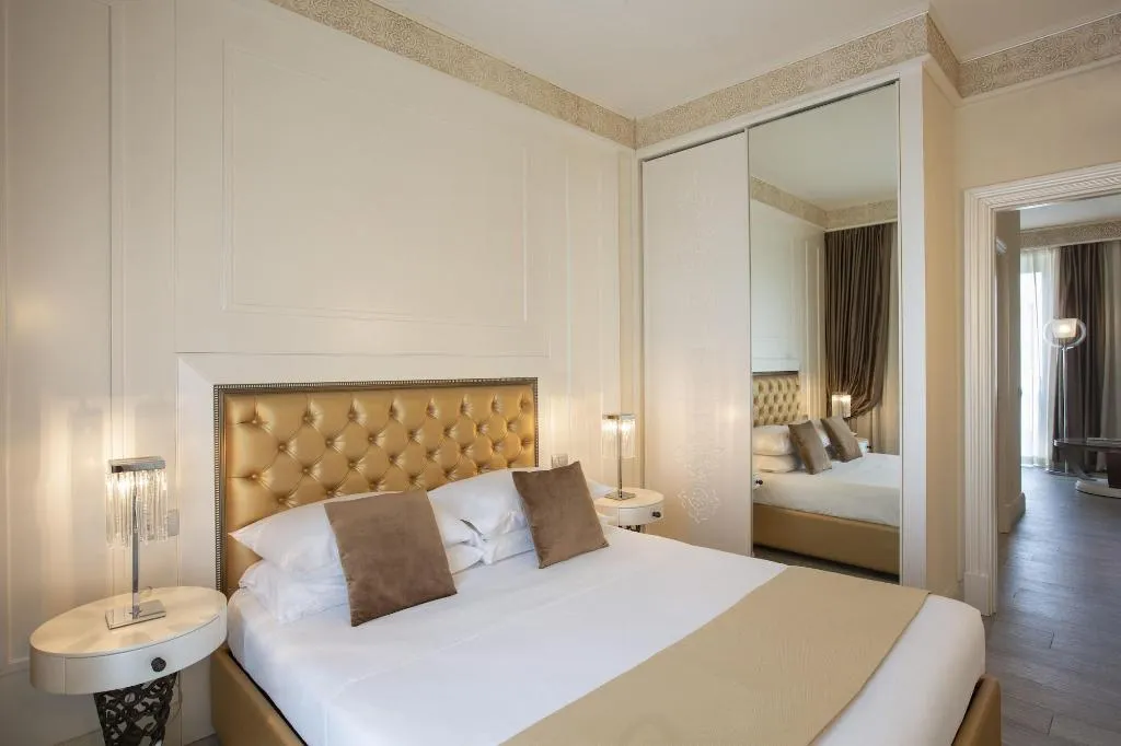 Room, Luxury Suite Milano Duomo, Milan