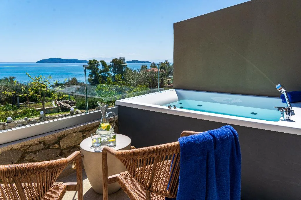 Double or Twin DELUXE WITH JACUZZI Room, Irida Aegean View, Skiathos
