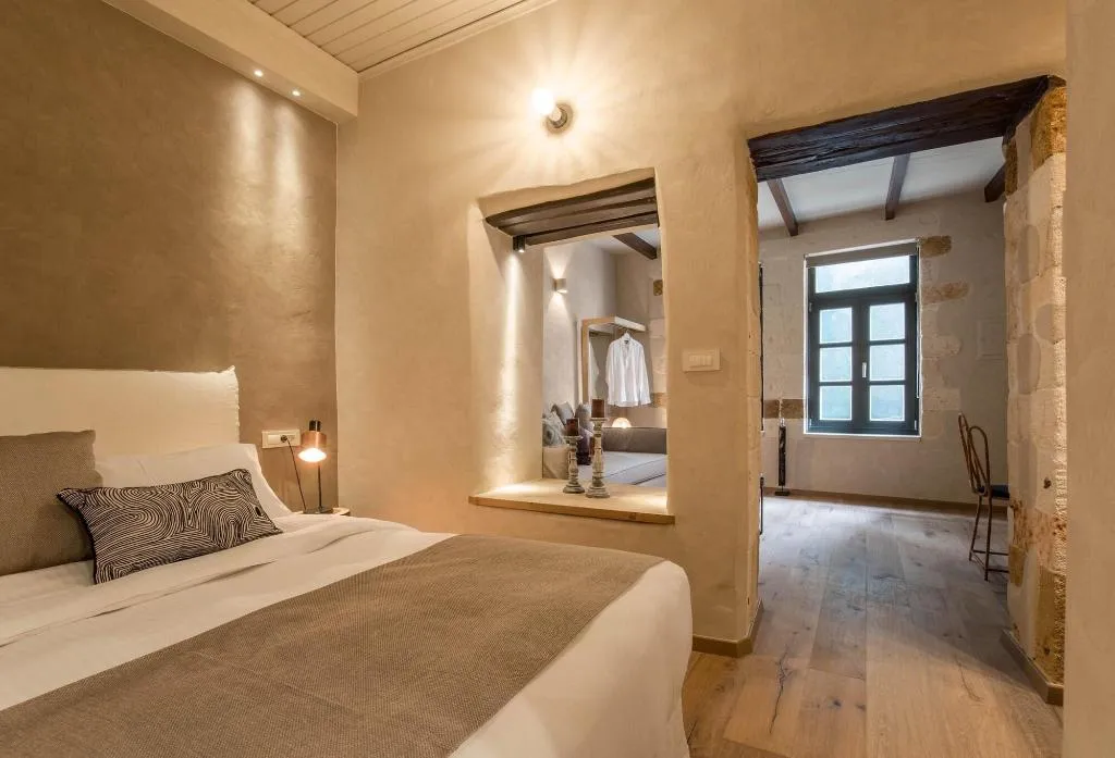 Room, J&G Suites, Crete