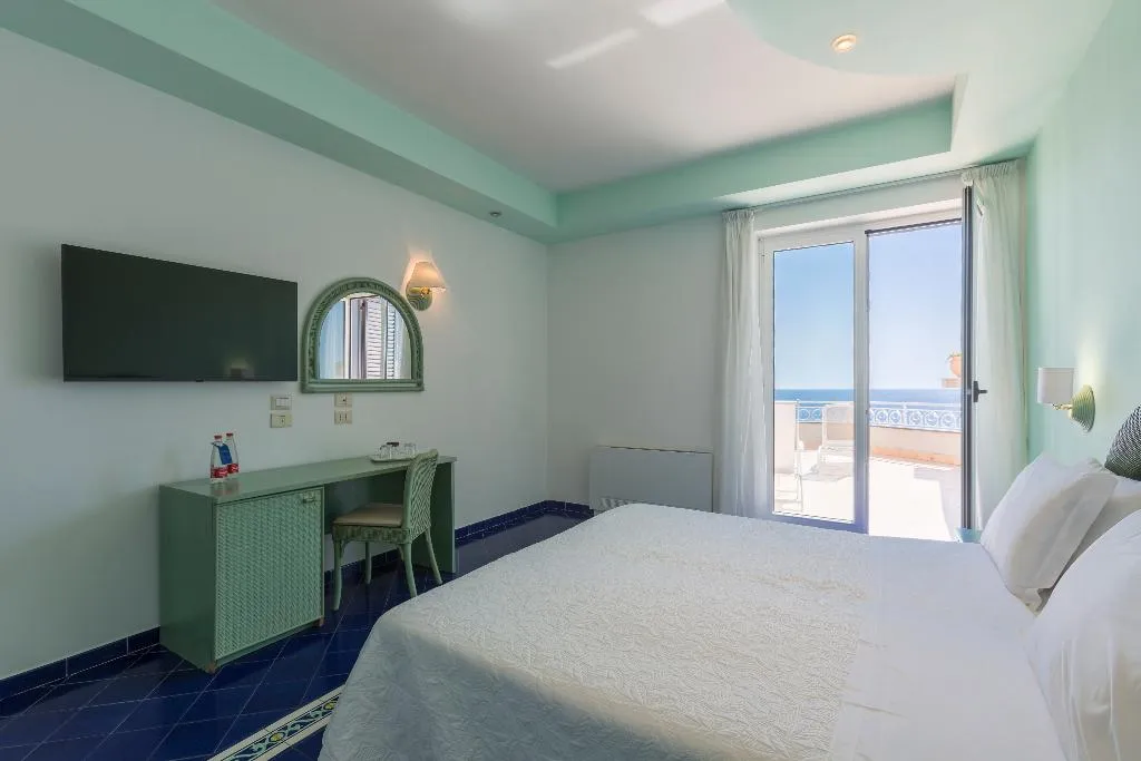 TRIPLE SEA VIEW Room, Hotel Club Due Torri, Naples