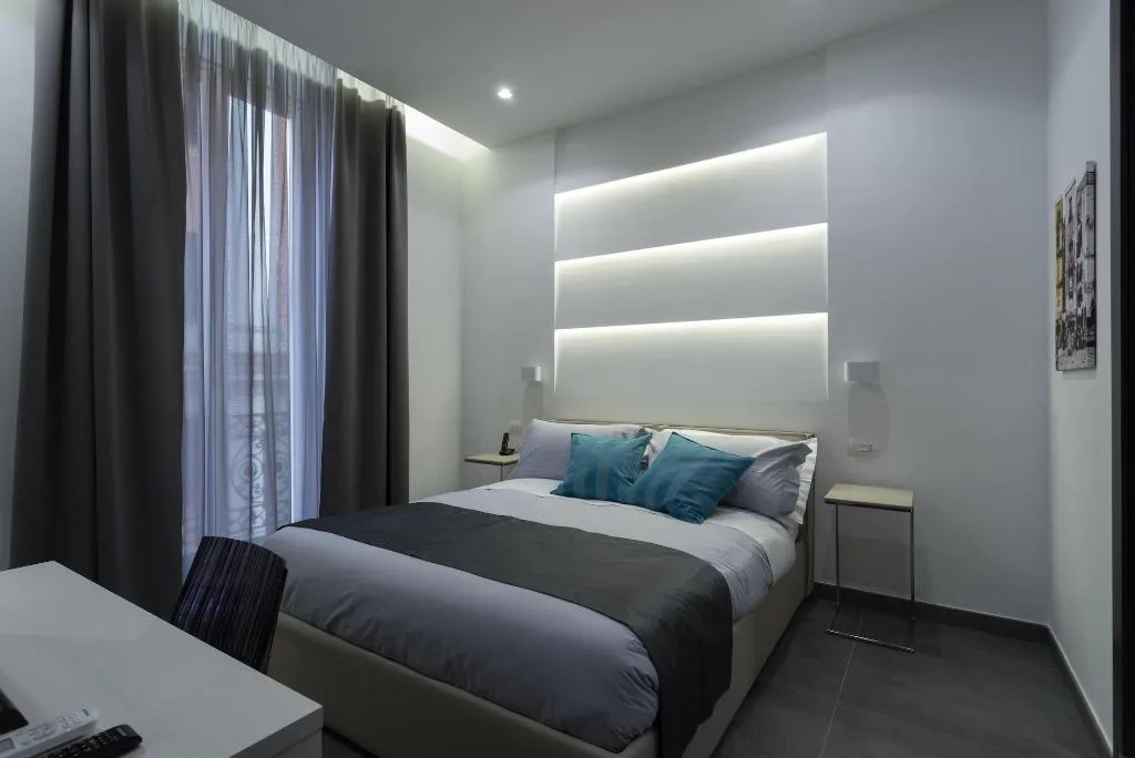 Room, Twice Naples, Naples