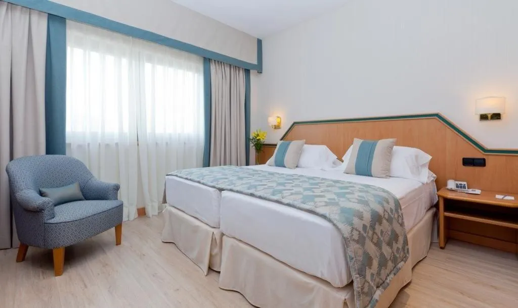 DOUBLE SUPERIOR ONE BEDROOM Room, Santos Praga, Madrid