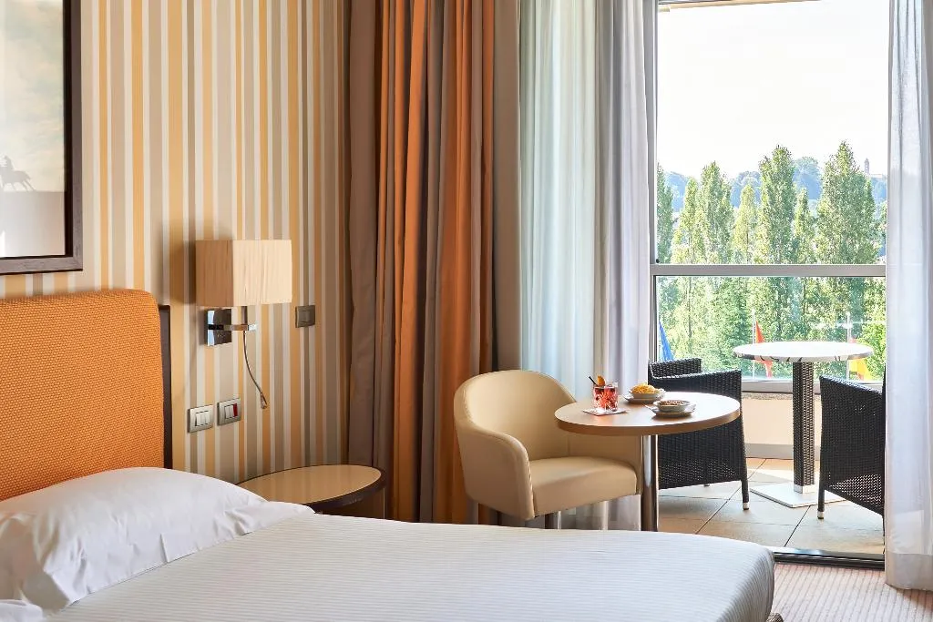 DOUBLE DELUXE Room, Unahotels Varese, Milan