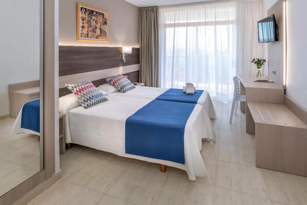 QUADRUPLE STANDARD Room, 4R Gran Regina, Costa Dorada