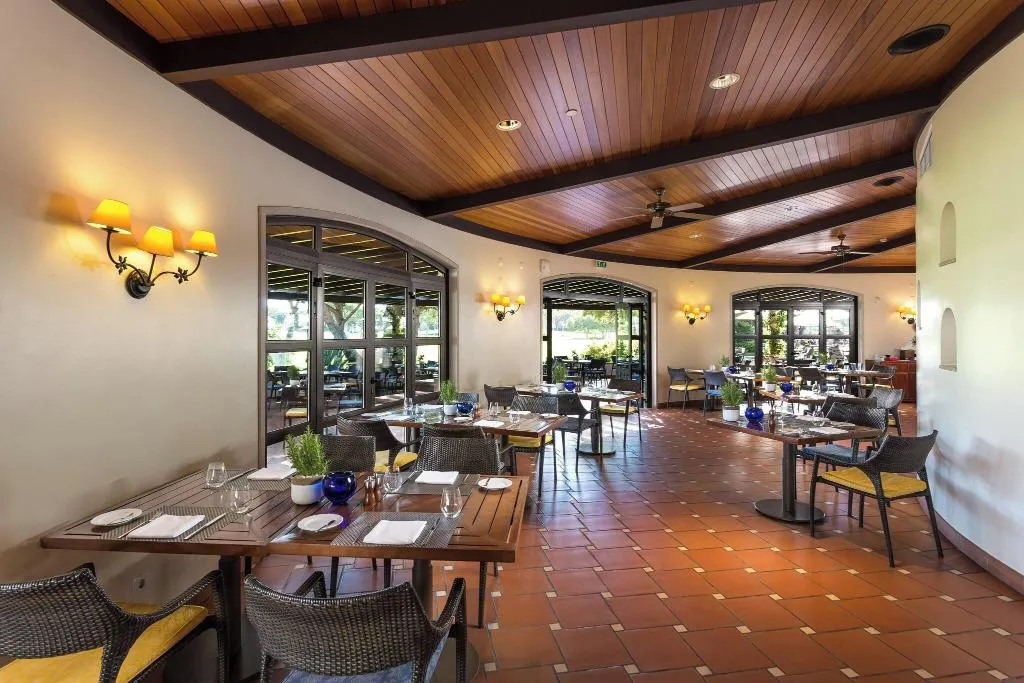Restaurant, Pine Cliffs Residence, Algarve
