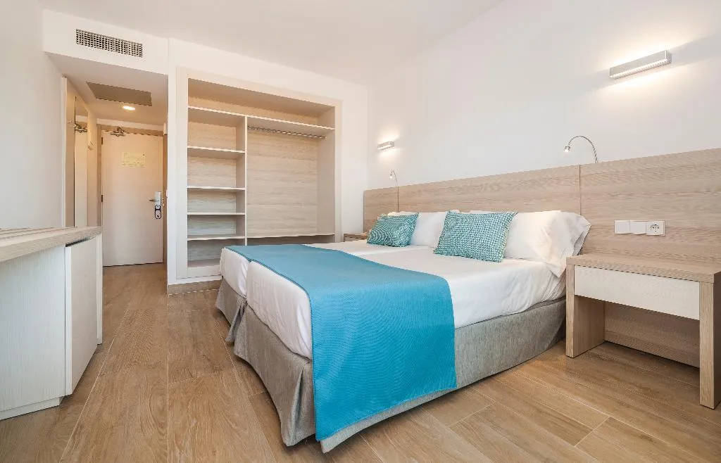 Room, Globales Mimosa, Majorca