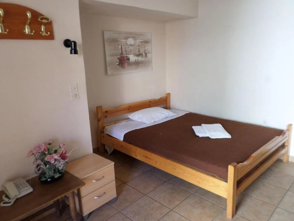 Room, Tina Economy Hotel, Crete