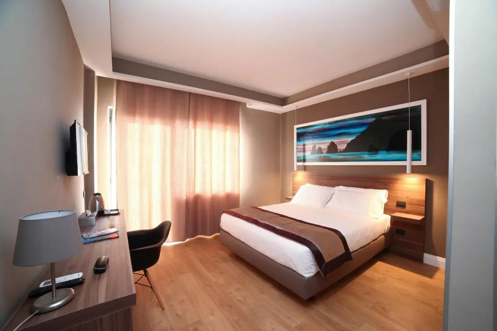 Room, 7Th Floor Suite, Naples