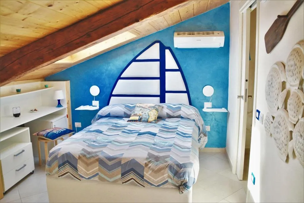 Room, B&B La Mansarda, Naples