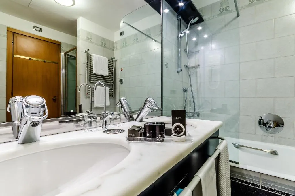 DOUBLE SINGLE USE SUPERIOR Room, Brunelleschi, Milan