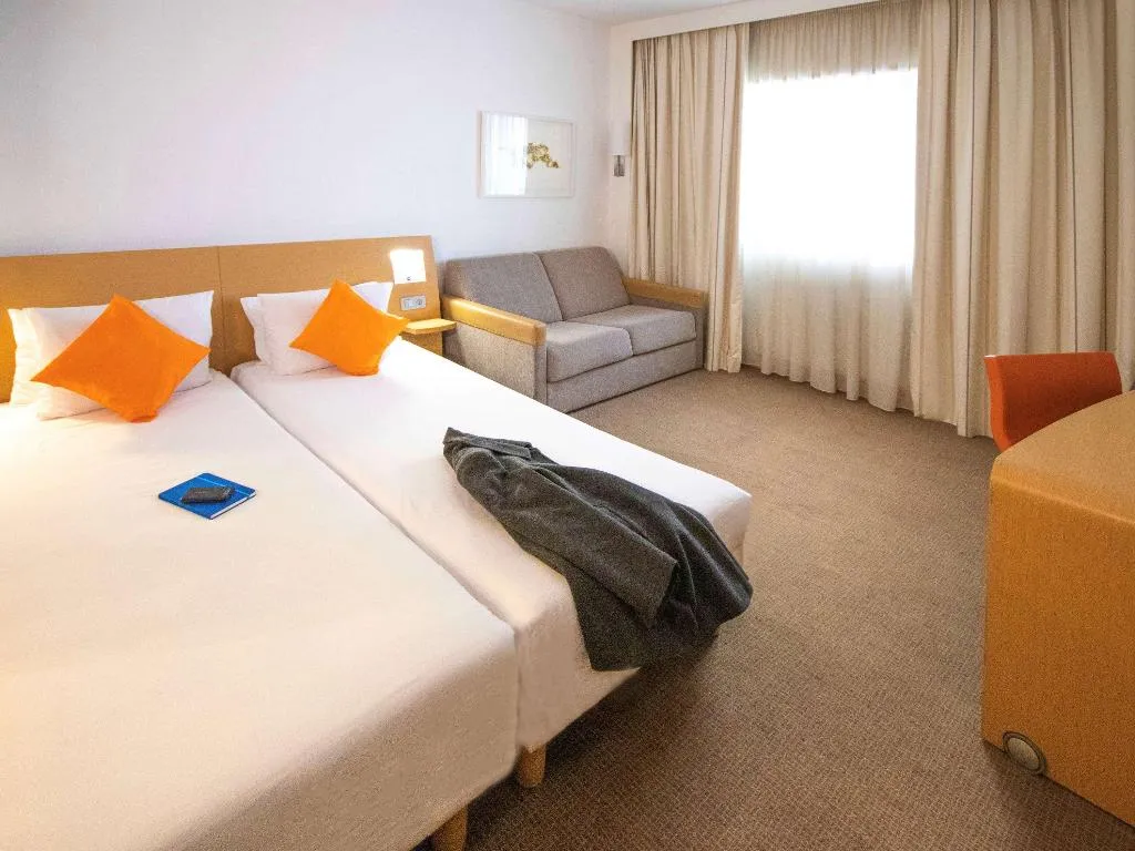 SINGLE SUPERIOR Room, Novotel Tunis, Tunisia