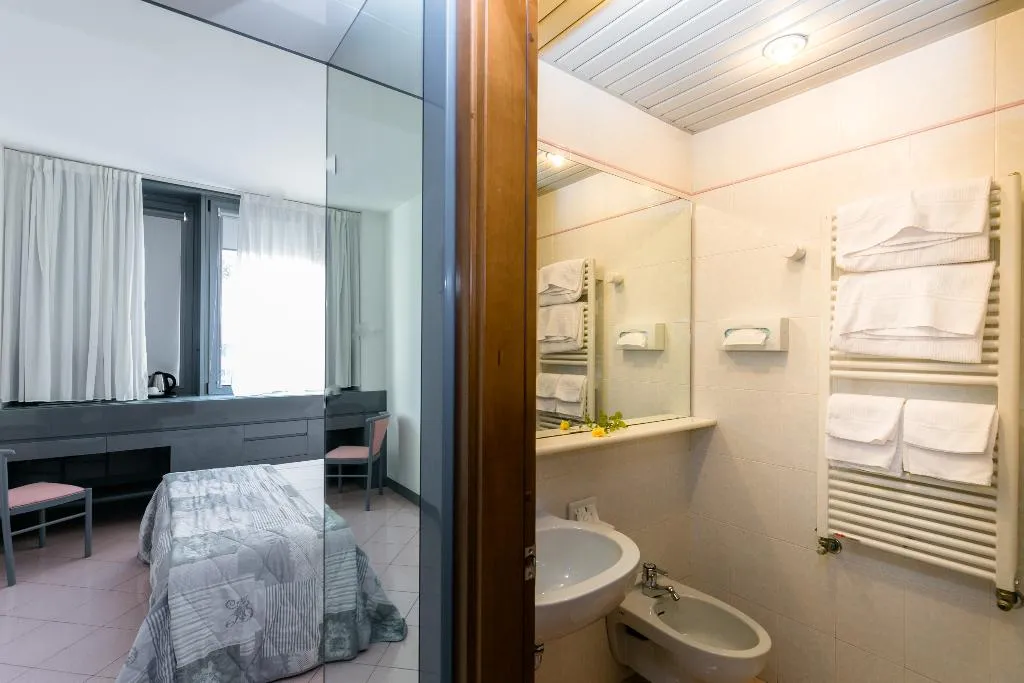 Double or Twin STANDARD Room, Hotel Alfieri, Milan
