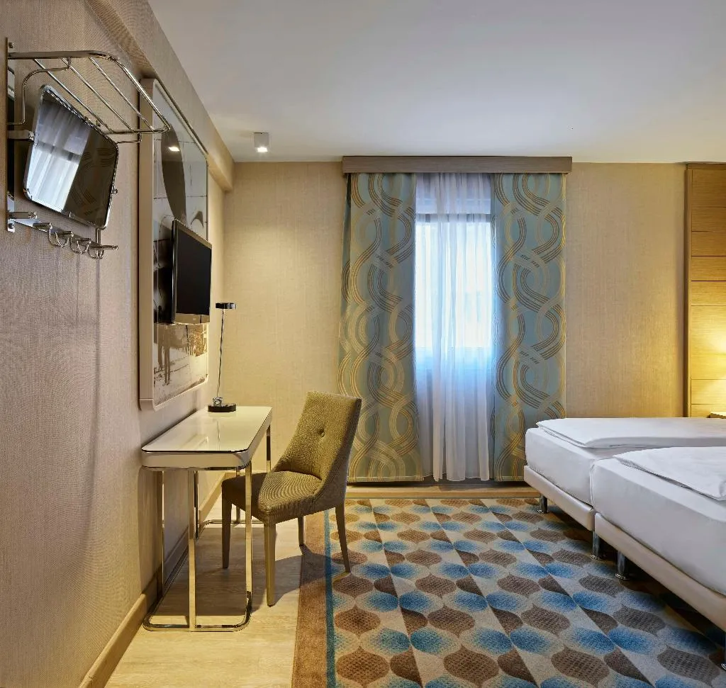 Room, Titanic Comfort Mitte, Berlin
