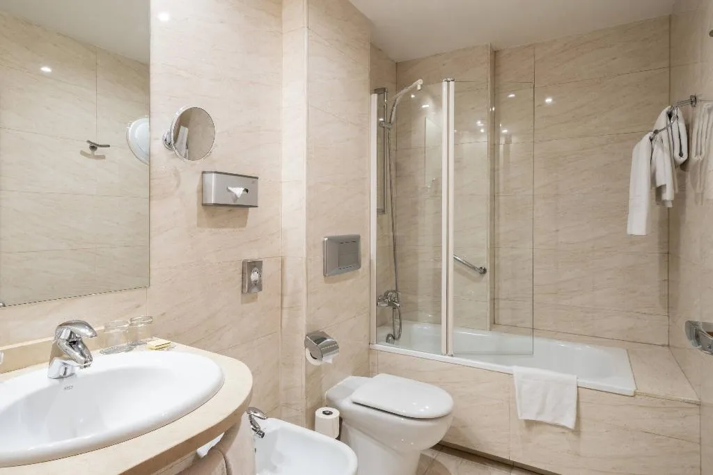 Double or Twin STANDARD Room, Catalonia La Maquinista, Barcelona