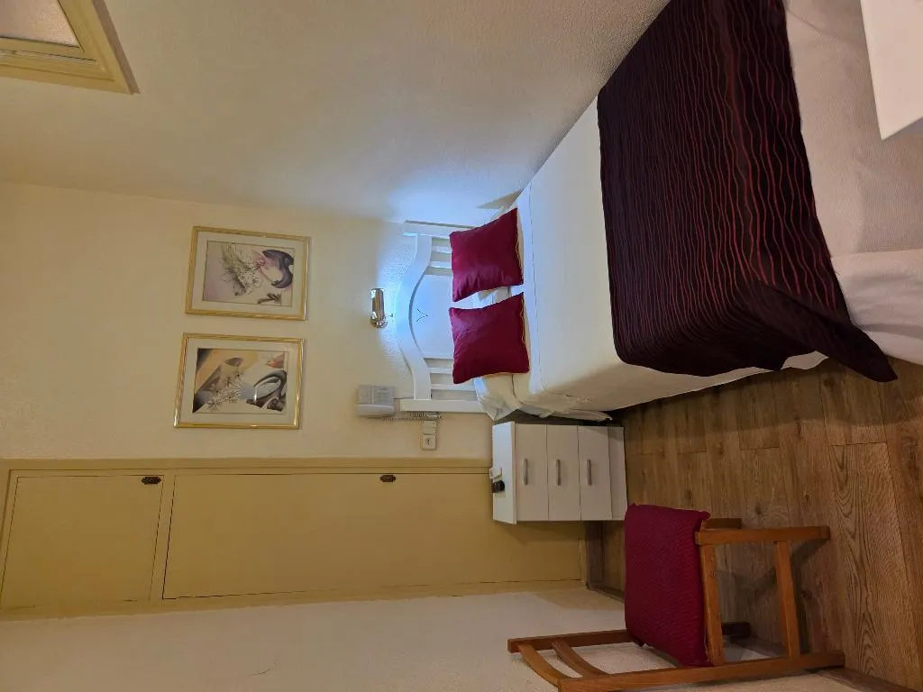 SINGLE ECONOMY WITH SHARED BATHROOM Room, Hostal Hispano-Argentino Gran Via, Madrid