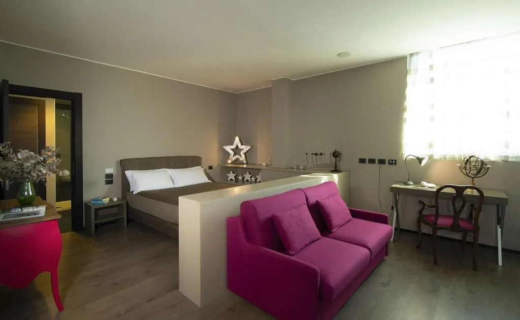 SUITE KING SIZE BED Room, H2c Hotel Milanofiori, Milan