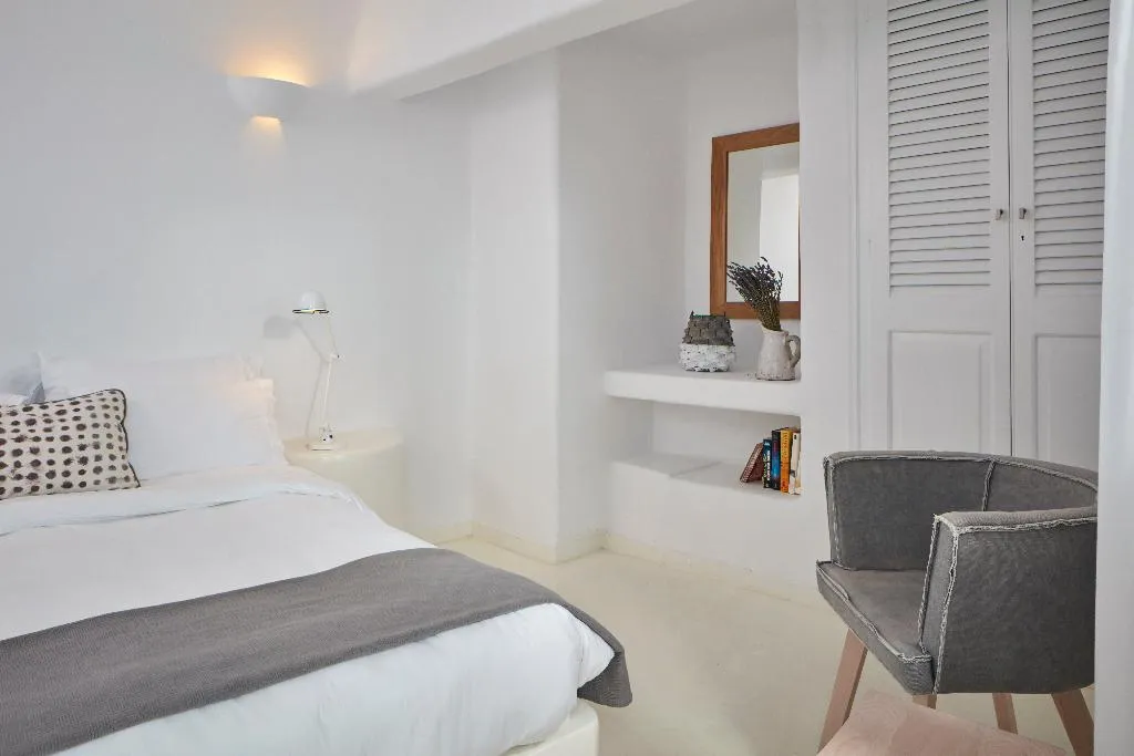 Double or Twin SUPERIOR Room, Cliffside Suites, Santorini
