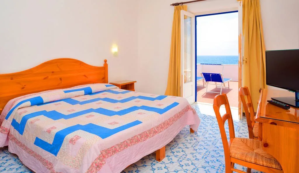 DOUBLE SUPERIOR SEA VIEW Room, Regina del Mare, Naples