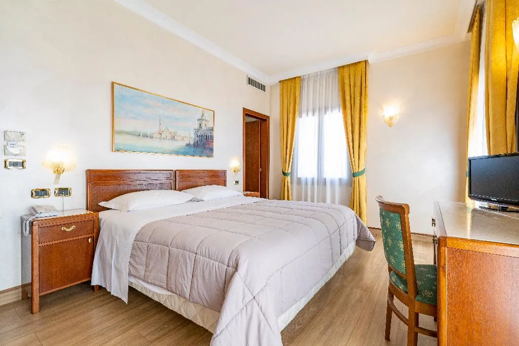 Double or Twin STANDARD Room, Hotel Panorama, Venice