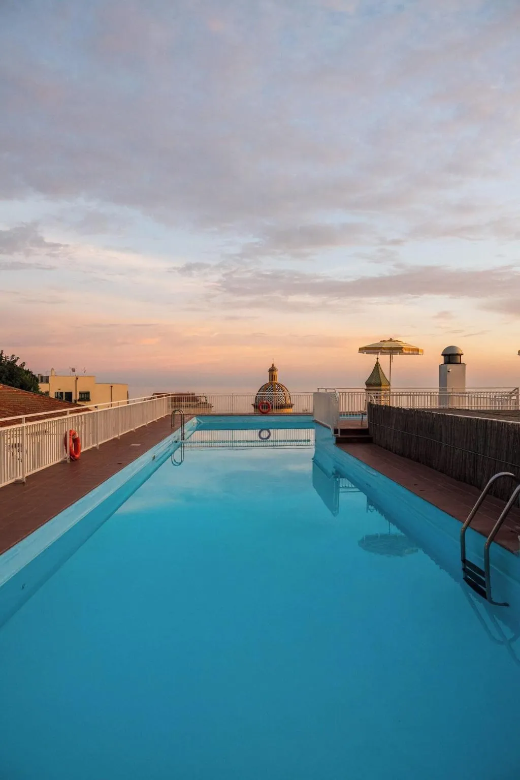Pool, Tramonto D'oro, Naples